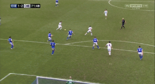 Phút 72: Everton 1-2 Chelsea! Hazard đánh đầu đập đất đưa bóng cho Mata dứt điểm ở chính diện khung thành. Howard cản phá được nhưng Lampard có mặt để đá bồi, đưa Chelsea lên dẫn trước. Phút 72: Everton 1-2 Chelsea! Hazard đánh đầu đập đất đưa bóng cho Mata dứt điểm ở chính diện khung thành. Howard cản phá được nhưng Lampard có mặt để đá bồi, đưa Chelsea lên dẫn trước.