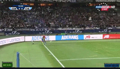 Phút 10: Gary Cahill dứt điểm hai lần liên tiếp nhưng thủ môn Cassio giữ được bóng không đi qua vạch vôi.