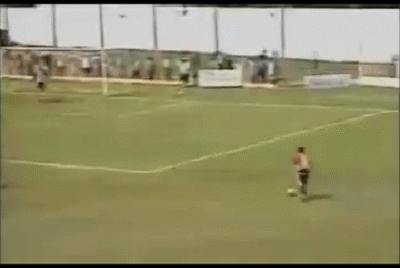 Tại giải VĐQG Brazil, Santacruzense hòa Atletico Sorocaba 1-1 trên sân nhà sau khi trọng tài mắc sai lầm, công nhận "bàn thắng" cho Santacruzense sau khi một cậu nhóc nhặt bóng đá bóng vào trong lưới. Tại giải VĐQG Brazil, Santacruzense hòa Atletico Sorocaba 1-1 trên sân nhà sau khi trọng tài mắc sai lầm, công nhận "bàn thắng" cho Santacruzense sau khi một cậu nhóc nhặt bóng đá bóng vào trong lưới.