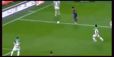 Phút 63: Phản ứng của Messi sau một pha bỏ lỡ đáng tiếc của David Villa. Phút 63: Phản ứng của Messi sau một pha bỏ lỡ đáng tiếc của David Villa.