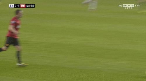 Pha ngã trong vòng cấm (và lập tức nhổm dậy đòi phạt đền) của Rooney Pha ngã trong vòng cấm (và lập tức nhổm dậy đòi phạt đền) của Rooney