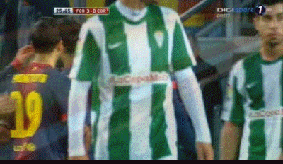 Phút 26: Barcelona 3-0 Cordoba! David Villa với cú đúp sau đường chuyền của Sergi Roberto. Tuy nhiên điểm cần chú ý là đường chuyền của Thiago: Anh nhìn sang cánh phải nhưng chuyền thì sang bên trái khu cấm địa Cordoba. Phút 26: Barcelona 3-0 Cordoba! David Villa với cú đúp sau đường chuyền của Sergi Roberto. Tuy nhiên điểm cần chú ý là đường chuyền của Thiago: Anh nhìn sang cánh phải nhưng chuyền thì sang bên trái khu cấm địa Cordoba.