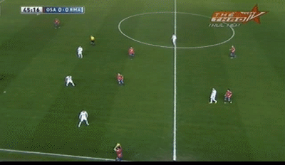 Phút 46: Kola vượt qua Varane nhưng có cú sút không hiểm, dù vậy Casillas lại đấm bóng. Phút 46: Kola vượt qua Varane nhưng có cú sút không hiểm, dù vậy Casillas lại đấm bóng.