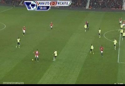 Phút 58: Man Utd 2-2 Newcastle. Hàng thủ đội khách phá không tốt một quả tạt từ cánh phải, và Evra đã băng tới để tung cú sút chìm từ ngoài vòng cấm đánh bại Tim Krul. Phút 58: Man Utd 2-2 Newcastle. Hàng thủ đội khách phá không tốt một quả tạt từ cánh phải, và Evra đã băng tới để tung cú sút chìm từ ngoài vòng cấm đánh bại Tim Krul.