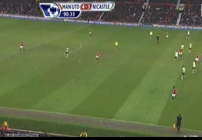 Phút 90: Man Utd 4-3 Newcastle!!! Michael Carrick có một quả tạt vào cực kỳ chính xác để Chicharito phá bẫy việt vị thoát xuống đệm bóng ấn định thắng lợi 4-3 cho Man Utd! Phút 90: Man Utd 4-3 Newcastle!!! Michael Carrick có một quả tạt vào cực kỳ chính xác để Chicharito phá bẫy việt vị thoát xuống đệm bóng ấn định thắng lợi 4-3 cho Man Utd!