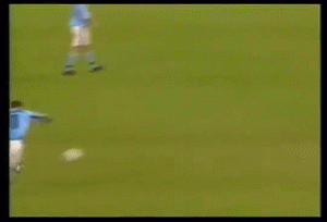 5. Sinisa Mihajlovic: Có một cái đầu có thể bùng nổ lúc nào, Mihajlovic cũng có những cú đá phạt bùng nổ và điều ấn tượng không kém là Mihajlovic cũng là một hậu vệ như Roberto Carlos. 5. Sinisa Mihajlovic: Có một cái đầu có thể bùng nổ lúc nào, Mihajlovic cũng có những cú đá phạt bùng nổ và điều ấn tượng không kém là Mihajlovic cũng là một hậu vệ như Roberto Carlos.