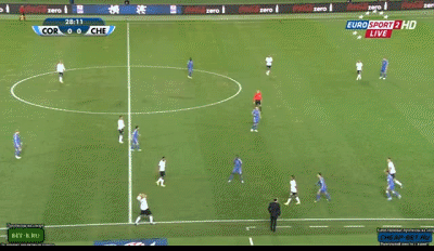 Phút 29: Emerson thoát xuống sau đường chọc khe của đồng đội nhưng anh lại đá vội từ ngoài vòng cấm và bóng đi vọt xà.