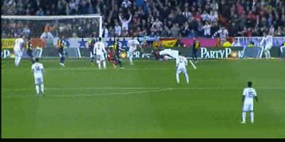 Ngay phút thứ 2, Ronaldo có cú sút phạt buộc Pinto phải trổ tài. Ngay phút thứ 2, Ronaldo có cú sút phạt buộc Pinto phải trổ tài.
