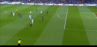 Benzema tung cú vô-lê đi vào cạnh lưới phút 27. Benzema tung cú vô-lê đi vào cạnh lưới phút 27.