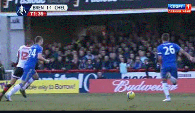 Phút 72: Brentford 2-2 Chelsea! Turnbull bị thổi phạt sau khi cản phá Adeyemi trong vòng cấm, và Forrester tận dụng cơ hội từ chấm 11m để đưa Brentford lên dẫn trước.