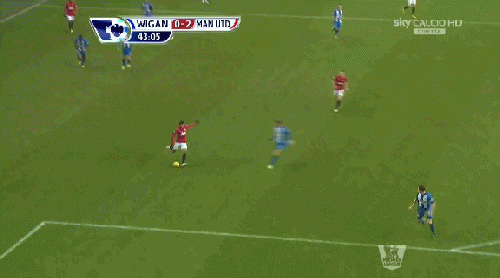 Bàn thắng đầu tiên của Van Persie vào lưới Wigan có sự kiến tạo của Chicharito. Bàn thắng đầu tiên của Van Persie vào lưới Wigan có sự kiến tạo của Chicharito.