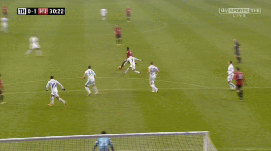 Một góc khác của bàn thắng. Một góc khác của bàn thắng.