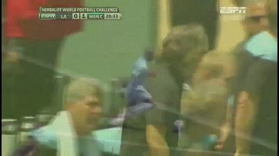 2. Đánh gót trước LA Galaxy.