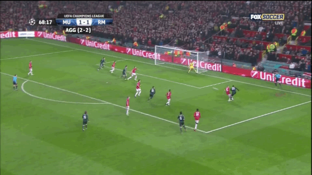 Một góc khác của bàn thắng ấn định tỷ số. Một góc khác của bàn thắng ấn định tỷ số.