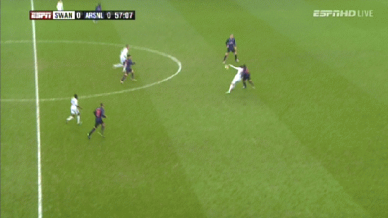 Phút 58: Swansea 1-0 Arsenal! Michu với một chạm tâng bóng để loại Mertesacker trước khi dứt điểm thành bàn trong pha đối mặt Szczesny. Phút 58: Swansea 1-0 Arsenal! Michu với một chạm tâng bóng để loại Mertesacker trước khi dứt điểm thành bàn trong pha đối mặt Szczesny.