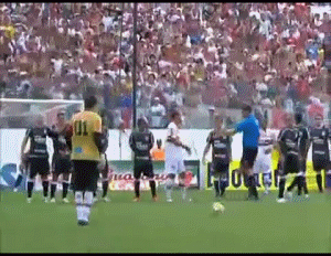 7. Rogerio Ceni: Thủ môn ghi nhiều bàn thắng nhất trong lịch sử bóng đá với hơn 100 bàn trong hơn 1.000 trận đấu ở cấp độ CLB. Nhà vô địch World Cup 2002 này còn đoạt 2 Libertadores, 3 chức vô địch Brazil, 2 Club World Cup. Nhân tiện, đây chính là bàn thắng thứ 100 của Ceni. 7. Rogerio Ceni: Thủ môn ghi nhiều bàn thắng nhất trong lịch sử bóng đá với hơn 100 bàn trong hơn 1.000 trận đấu ở cấp độ CLB. Nhà vô địch World Cup 2002 này còn đoạt 2 Libertadores, 3 chức vô địch Brazil, 2 Club World Cup. Nhân tiện, đây chính là bàn thắng thứ 100 của Ceni.