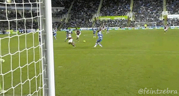 Phút 80: Theo Walcott ấn định thắng lợi 5-2 cho Arsenal sau khi xoay người dứt điểm từ đường chuyền của Cazorla. Phút 80: Theo Walcott ấn định thắng lợi 5-2 cho Arsenal sau khi xoay người dứt điểm từ đường chuyền của Cazorla.