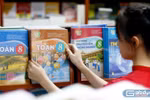 Phải chăng vẫn có sự nhầm lẫn giữa chương trình và sách giáo khoa?