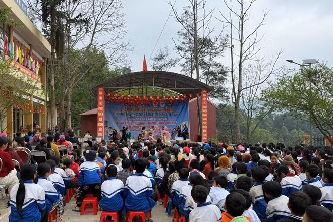 Hiệu trưởng một trường không quá 2 nhiệm kỳ liên tiếp, "nới" với trường vùng khó là hợp lý