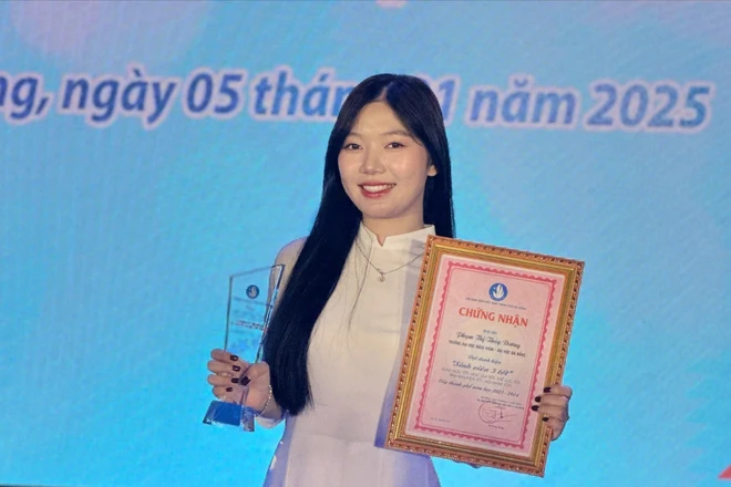 Nữ sinh Hà Tĩnh chinh phục 2 học bổng toàn phần bậc thạc sĩ tại Pháp và Trung Quốc