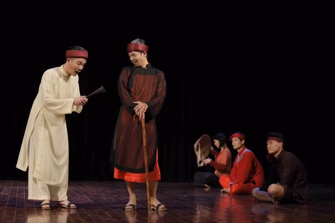 Sinh viên lớp Diễn viên kịch - điện ảnh - truyền hình K30 Trường Đại học Sân khấu - Điện ảnh Hà Nội tập luyện cho vở diễn. Ảnh: website nhà trường