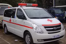 Bị thương nặng vì đâm vào xe cứu thương