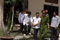 Dàn cảnh bán thiên thạch chiếm đoạt 41,8 tỉ đồng