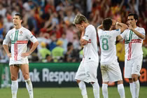 Góc ảnh: Ronaldo thêm một lần đau đớn trên chấm penalty