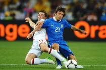 Thơ bình luận Anh - Italia: Tam sư: cay đắng - tủi hờn - tóc tang