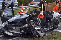Tai nạn xe hơi nghiêm trọng, sao Bundesliga hôn mê, nguy kịch