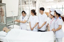 Điều dưỡng: Nghề của trái tim và lòng kiên trì
