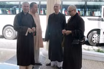  5 tăng sĩ ra đảo Trường Sa làm nhiệm vụ Phật sự