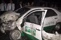 Ném bom xăng vào tài xế taxi