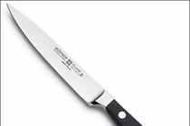 Không ưa con dâu, cha ruột vô tình đâm chết con trai 