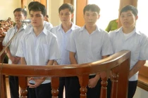 Dùng mìn đánh đắm tàu bạn để “giữ” ngư trường 