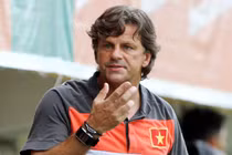 VFF phải đền bù hơn 2 tỷ đồng cho Falko Goetz