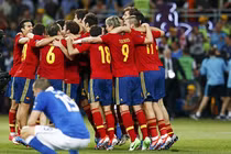 Toàn cảnh trận chung kết Tây Ban Nha - Italia: 'Bò tót' thành 'bò húc'