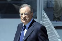 Chủ tịch Real chửi fan Barca: “Mày là thằng ngu”