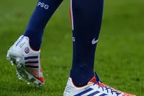 Ngày giải nghệ, Beckham đeo giày “xịn” siêu độc