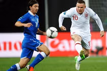 Tái hiện trận cầu kịch tính Anh - Italia qua thơ Tú Anh