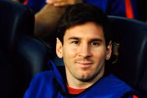 Messi lại có hành động kỳ quặc trên ghế dự bị