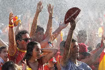 Tây Ban Nha: Sau niềm vui EURO là chồng chất những âu lo