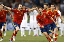 Tái hiện toàn bộ trận bán kết Tây Ban Nha - Bồ Đào Nha qua thơ Tú Anh