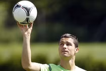 Thơ dự đoán bán kết EURO: Ronaldo ‘nghiền nát’ Tây Ban Nha