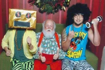 Ông già Noel “xì tin” và hai chàng trai tinh nghịch