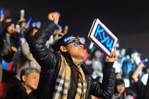 "Cuồng" thần tượng và trách nhiệm của gia đình