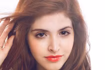 Make up "hút hồn" với mắt nâu và môi cam đỏ 