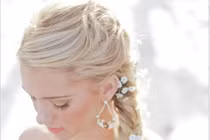 Tóc xinh giúp cô dâu thanh thoát bất ngờ 