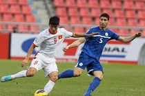 Hiến kế cho tuyển Việt Nam: Cho đội nghiệp dư đi đá quốc tế