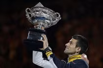 Góc ảnh: Djokovic lần thứ 3 liên tiếp đăng quang Australia Open